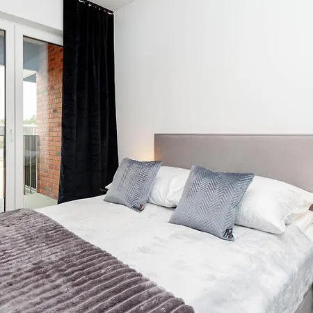 Apartly - Bulwar107 I Balcony & Riverside